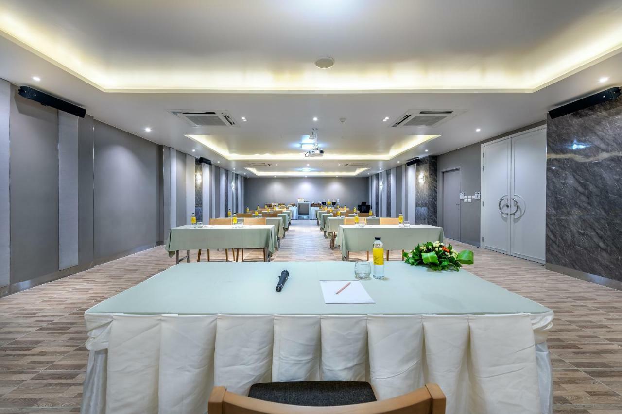 Beehive Boutique Hotel Phuket Exterior photo